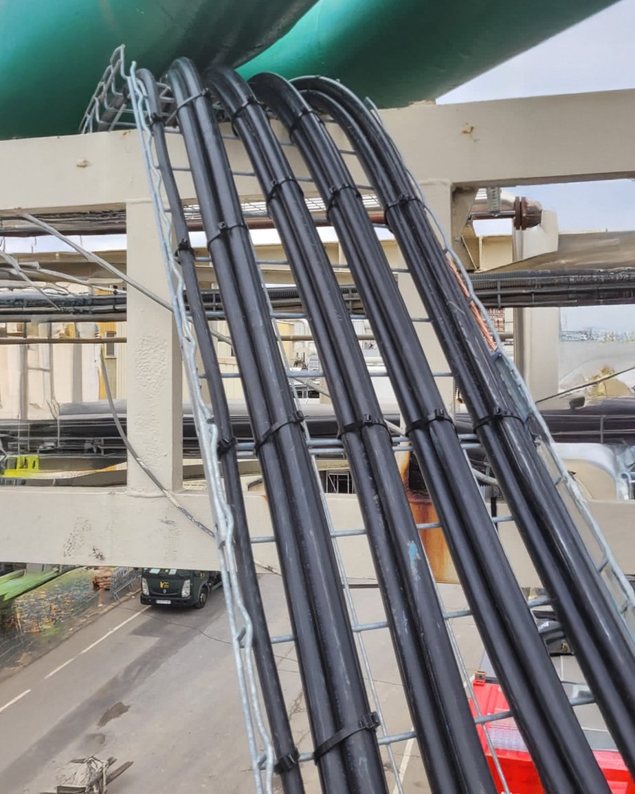 passage de câbles en hauteur